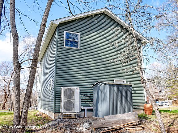 3rd image of 560 Berme Road