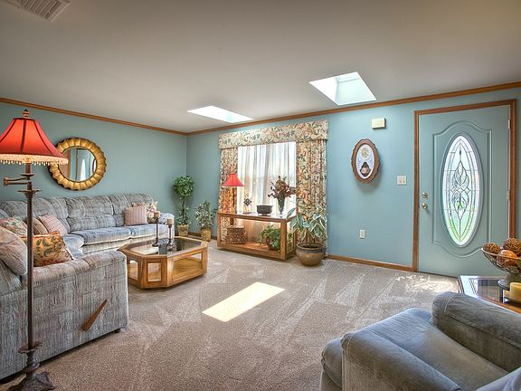 3rd image of 384 Gillespie St