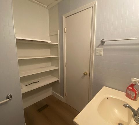 3rd image of 5204 Broadmoor Blvd