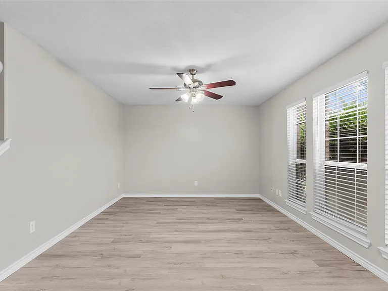 121 Green Isle Ave — Photo 3