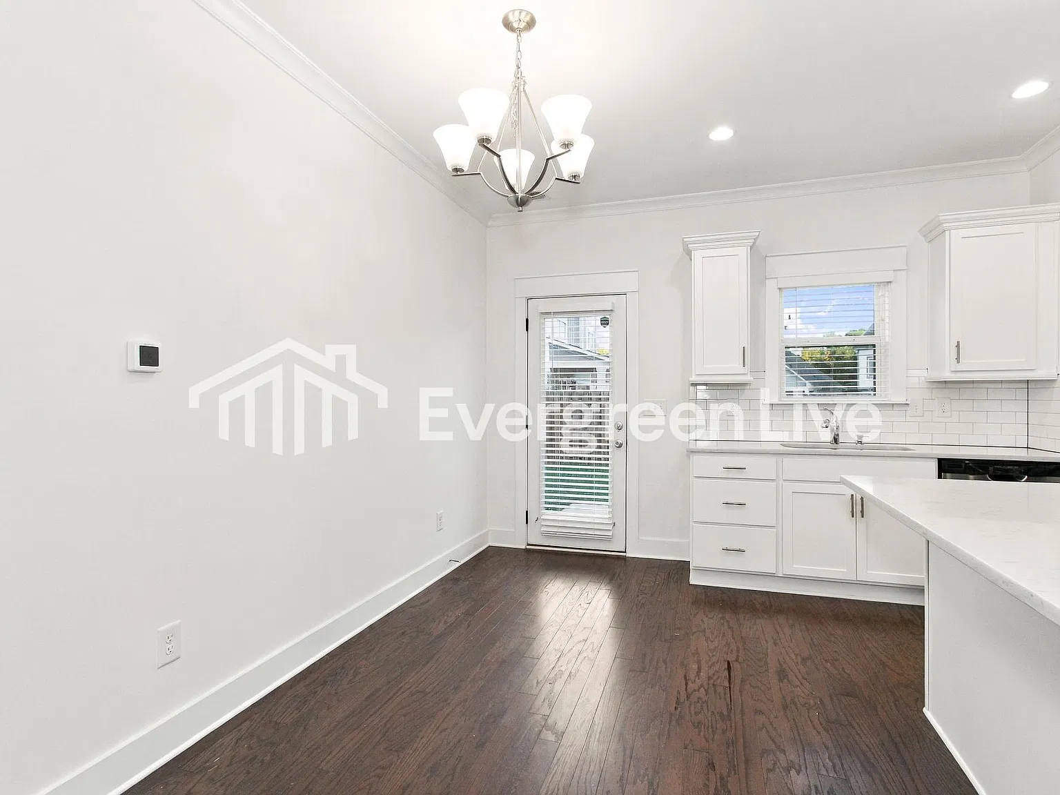 3 bed, 2.5 bath, 1833 sqft, $1,895 — Photo 4