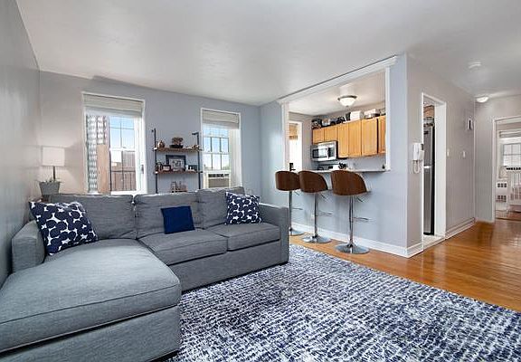 3rd image of 140-21 Burden Cres APT 604