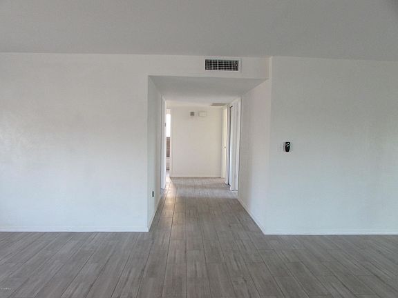 5th image of 3433 E Sunnyside Dr