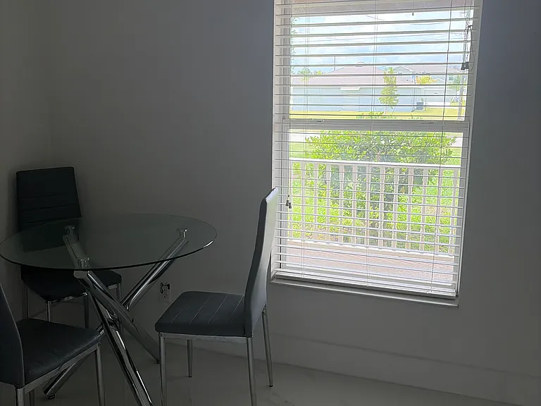 368 Parkdale Blvd — Photo 10