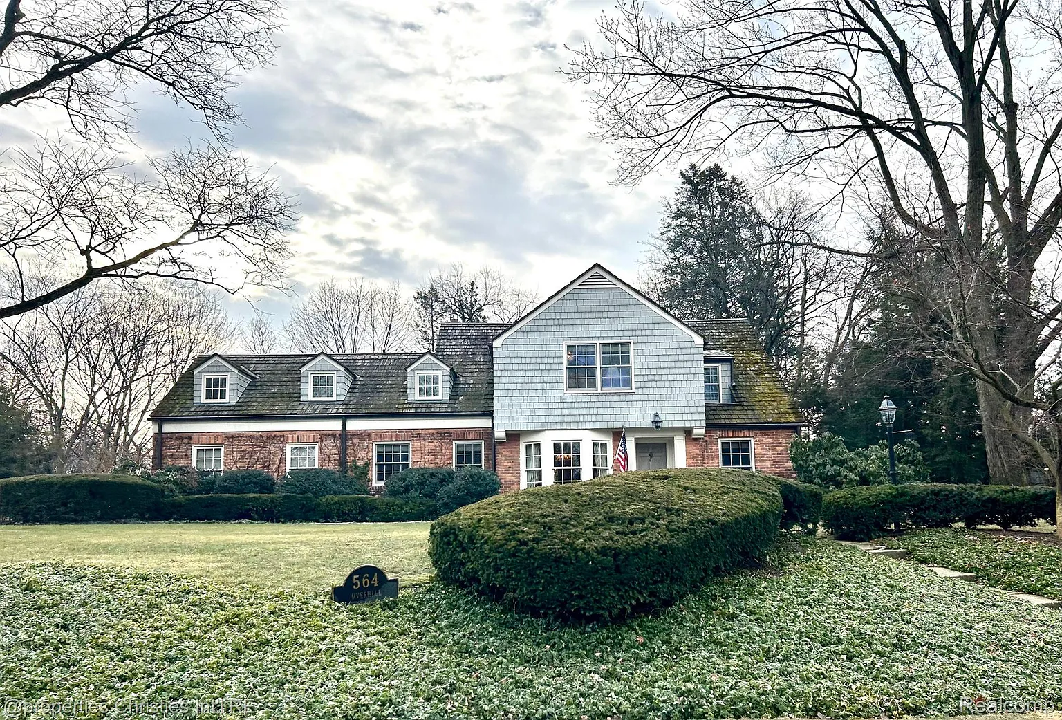 564 Overhill Rd photo 1