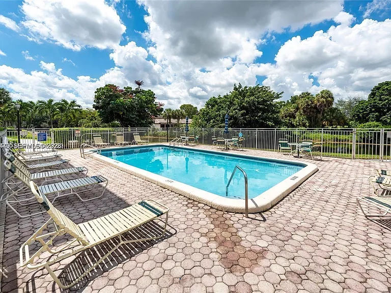405 S Pine Island Rd #308D — Photo 12