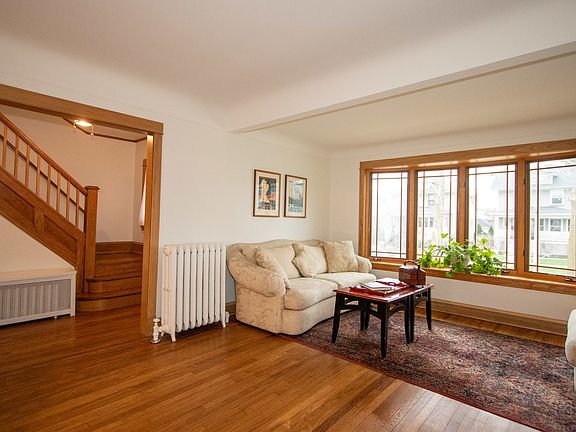 5th image of 629 S Lyman Ave
