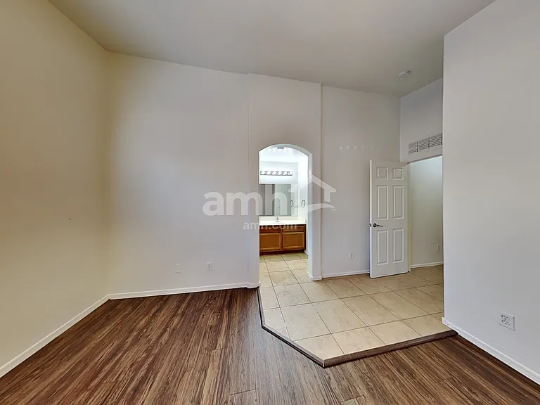 11232 W Pierson St — Photo 10