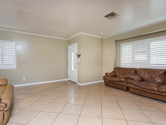 4th image of 9513 Woodford St