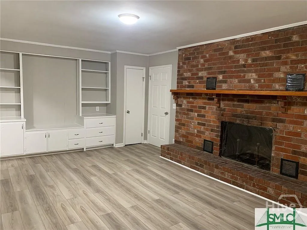 4 bed, 2272 sqft, $2,200 — Photo 2
