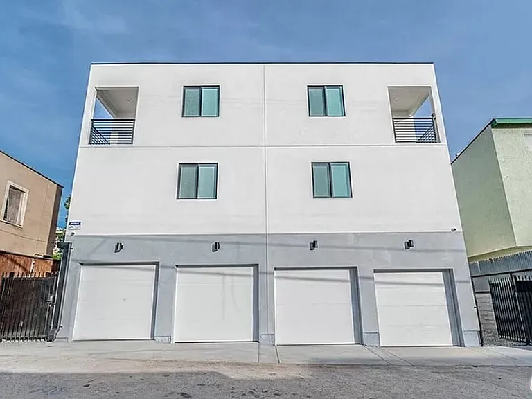 1947 N Vista Del Mar Ave — Photo 22