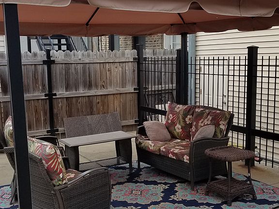3rd image of 1112 N Hermitage Ave #2E
