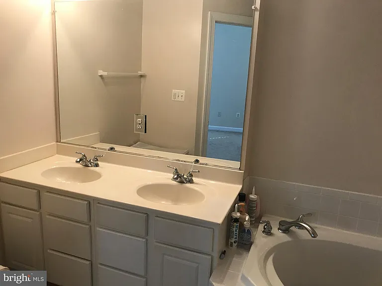 8010 Duck Pond Ter — Photo 18