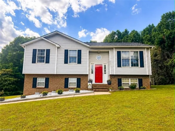 146 S Bridgewater Rd, Mount Airy, NC 27030