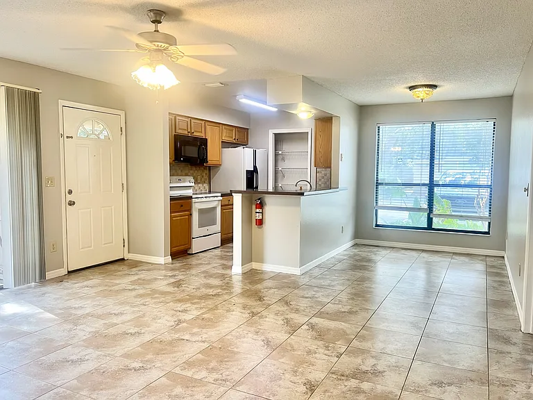 611 Casa Park Ct #D — Photo 3
