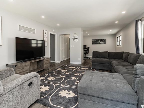 3rd image of 1224 6th St E