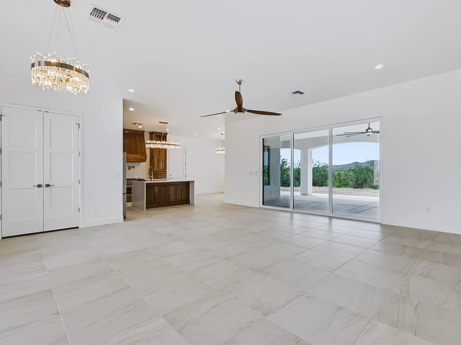 2 bed, 1900 sqft, $2,500 — Photo 4