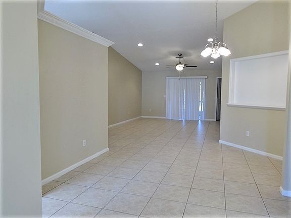 3rd image of 1009 SW Alcantarra Blvd