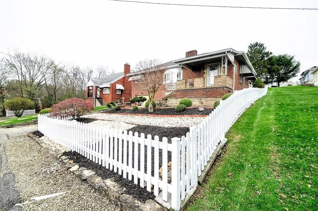 65 Cort St photo 1
