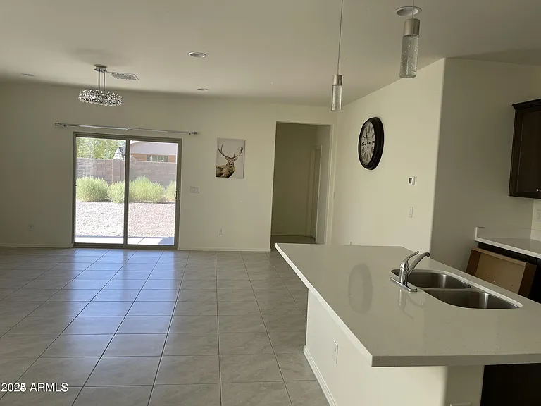 1585 E Kingman Pl — Photo 3