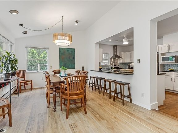 2nd image of 21 Oakview Ave
