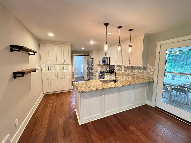381 Lynne Cir — Photo 13