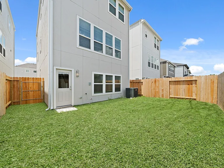 13305 Moncloa Dr — Photo 20