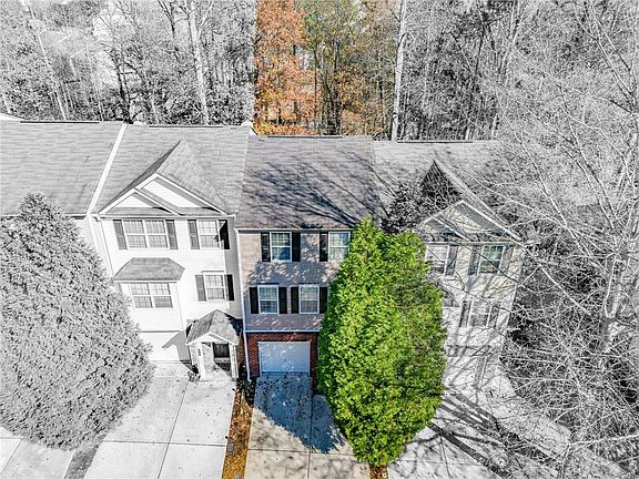 2nd image of 638 Providence Pl SW