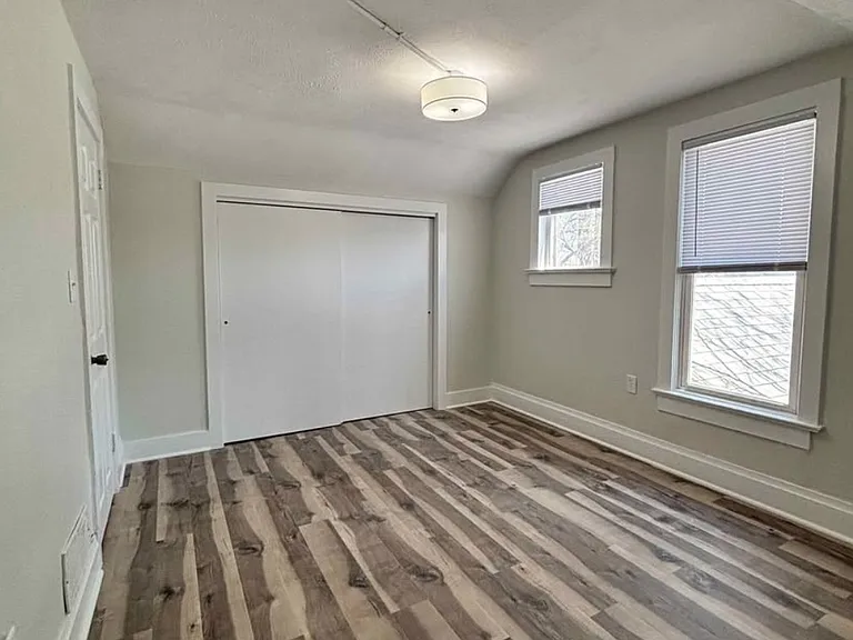 422 N Nye Ave — Photo 9