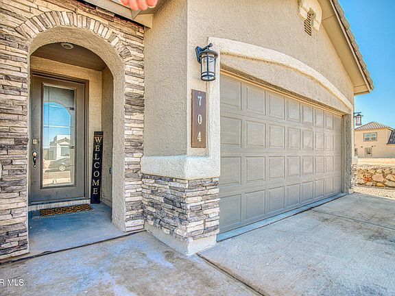 5th image of 704 Paseo Musical St