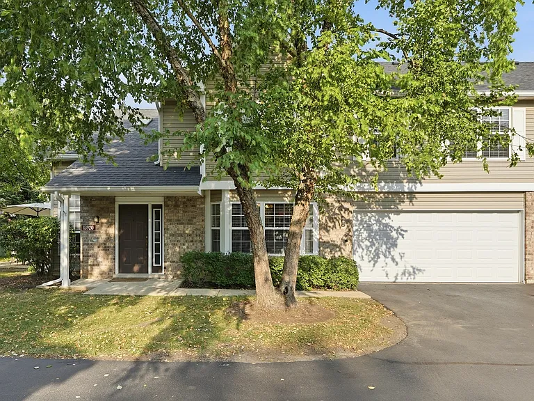 13920 S Cambridge Cir — Photo 2