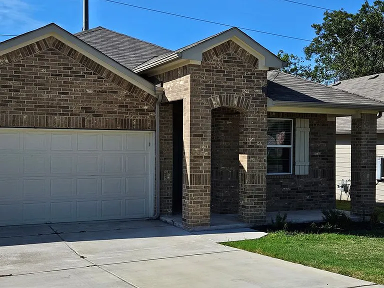 110 Marimoor Dr — Photo 2