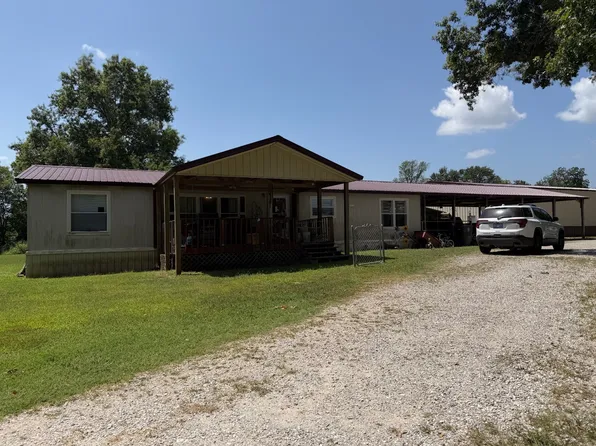 322 Hickory St, Chetopa, KS 67336