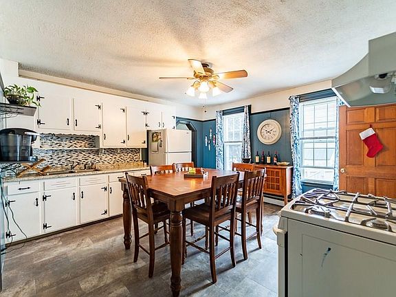5th image of 17 Woodland Ct