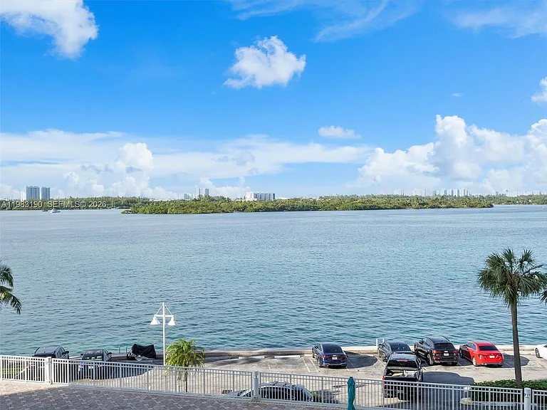10350 W Bay Harbor Dr #4V — Photo 3