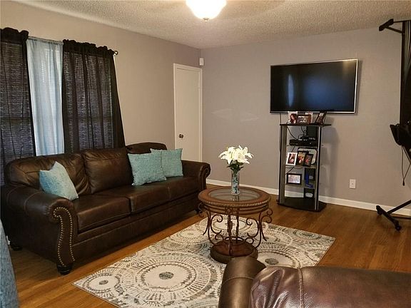 3rd image of 1041 S San Jose Dr
