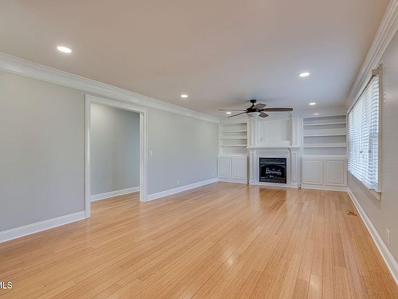 4th image of 949 Karen Rd