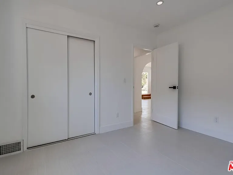1318 S Longwood Ave — Photo 26
