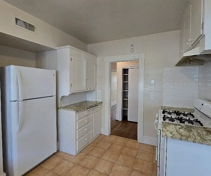912 E Terrace Ave — Photo 17