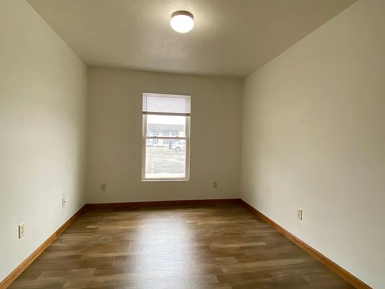 275 Woodridge Ct — Photo 39
