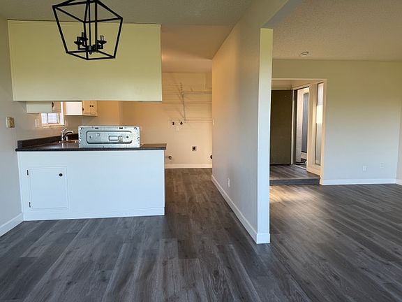 4th image of 1076 Bluebell Dr
