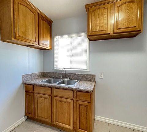 4th image of 3900 Eagle Rock Blvd #1/4