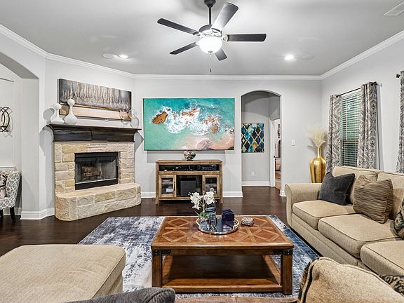 5th image of 217 Wisteria Way