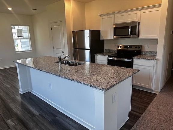 5th image of 725 Huelva St