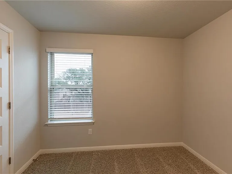 2020 Pecan Island Dr — Photo 10