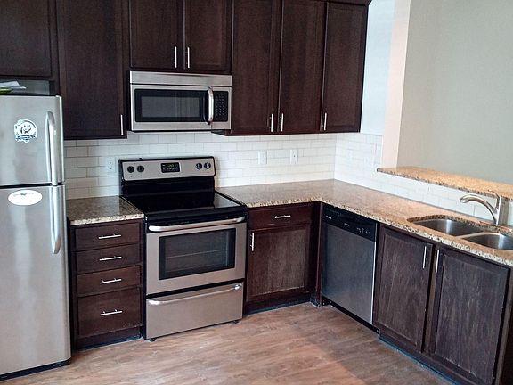 3rd image of 208 Jordan Ln