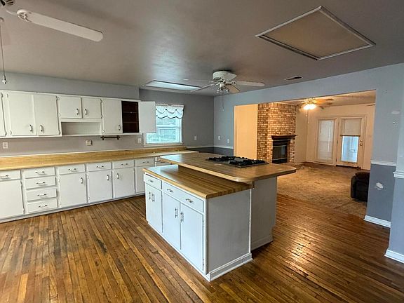 4th image of 8012 Woodbury Dr