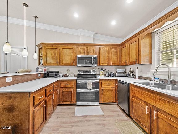 4th image of 795 1st St