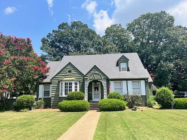 1st image of 212 N Leflore Ave