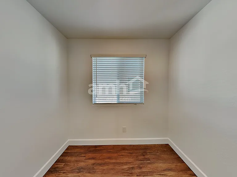 17154 W Golden Ln — Photo 8